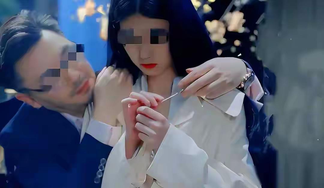 凌晨2点妻子出差发来诡异呼吸声：酒店定位与三张“证明”照片背后的信任崩塌真相
