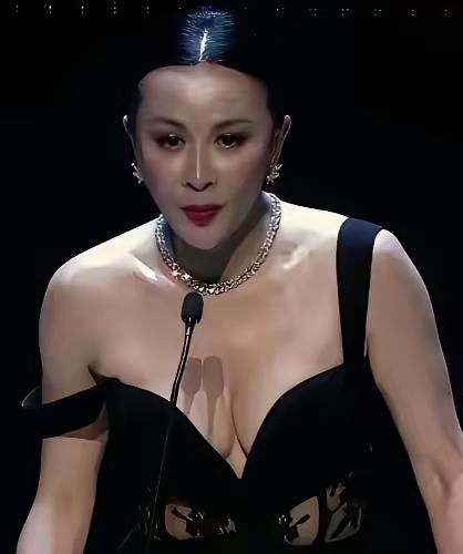 很多人心里一直有个解不开的疑惑。同样是女性隐私部位，普通人日常遮得严严实实，可不