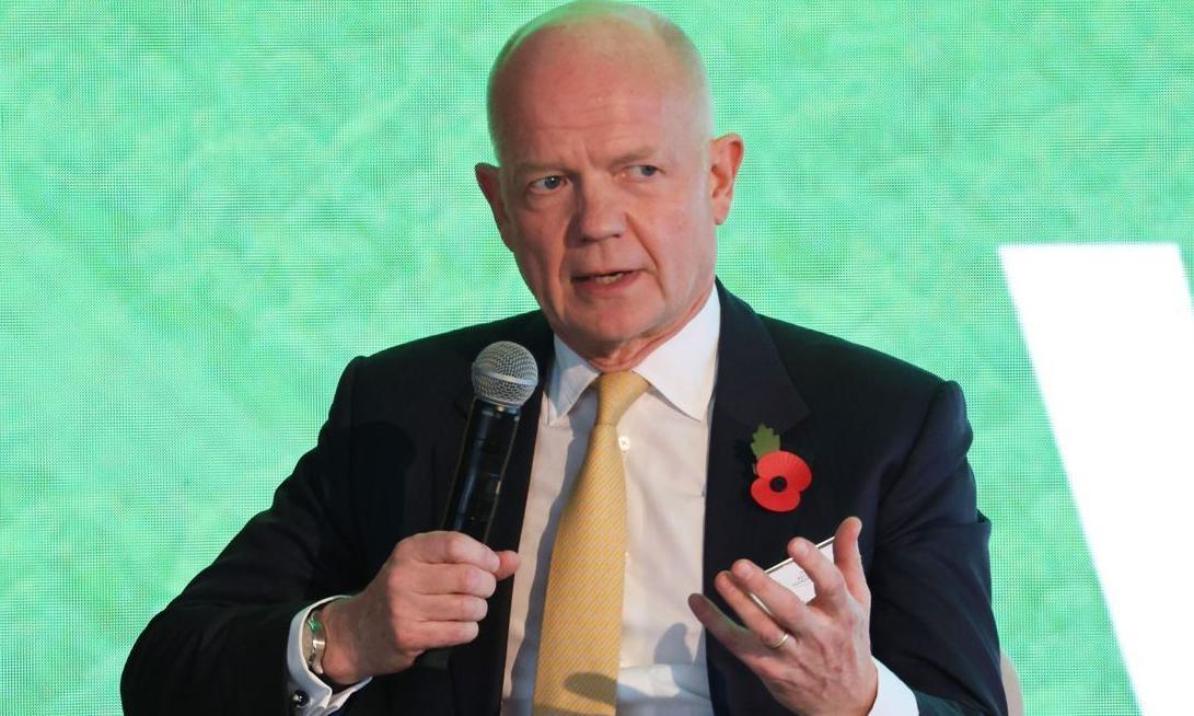 牛津校长锐评扎心了：中美博弈下的欧洲，活成了当年的晚清

当牛津大学校长、前英国