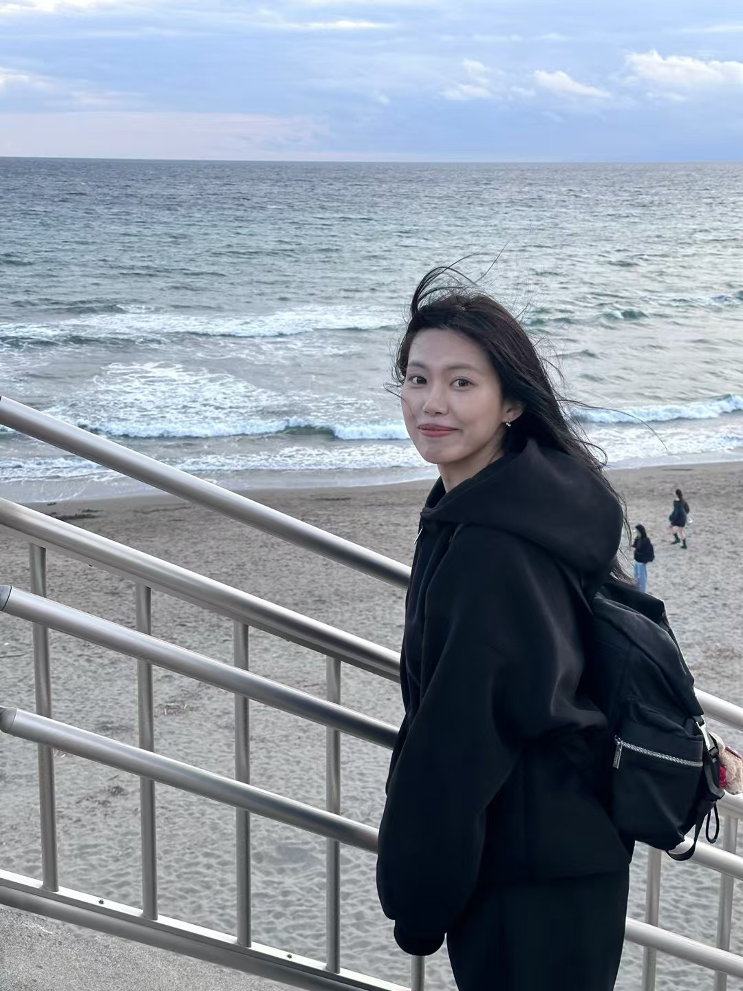 极氪8X这个“云珀红”我第一眼就挪不开眼了！车漆采用多层珠光工艺，光照下可以呈现