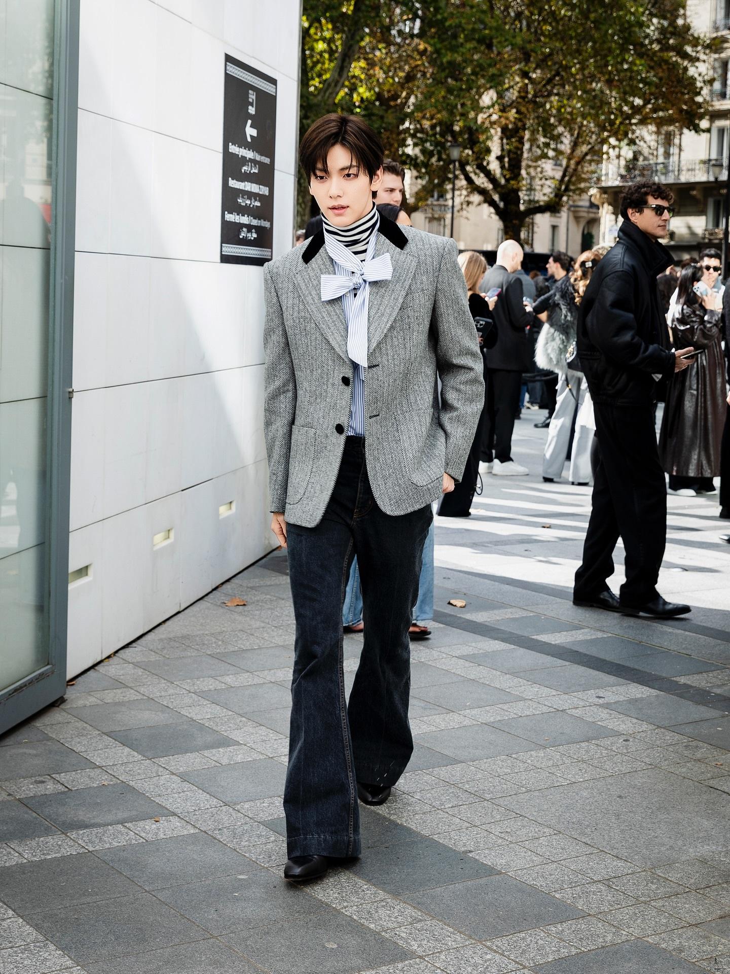 崔秀彬 x Valentino S/S 2026 Show同样来自摄影师LeeJ