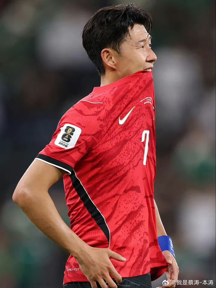 韩国队回国没有接机还想要接机，没被扔大白菜都不错了…队内肯定有神秘的力量在作祟！