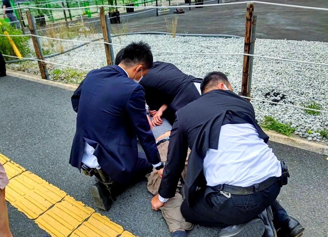 前首相安倍遇刺案中，尽管该案件具有高度的政治敏感性和社会关注度，但是日本司法体系