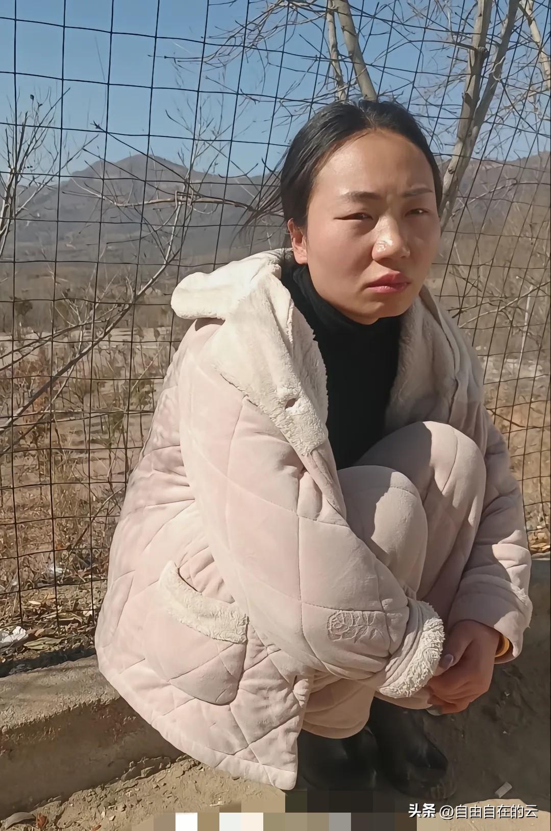 爬山坠崖事件里，有一点我就是想不通，丈夫为什么要带行李箱爬山，这点也太异常了。