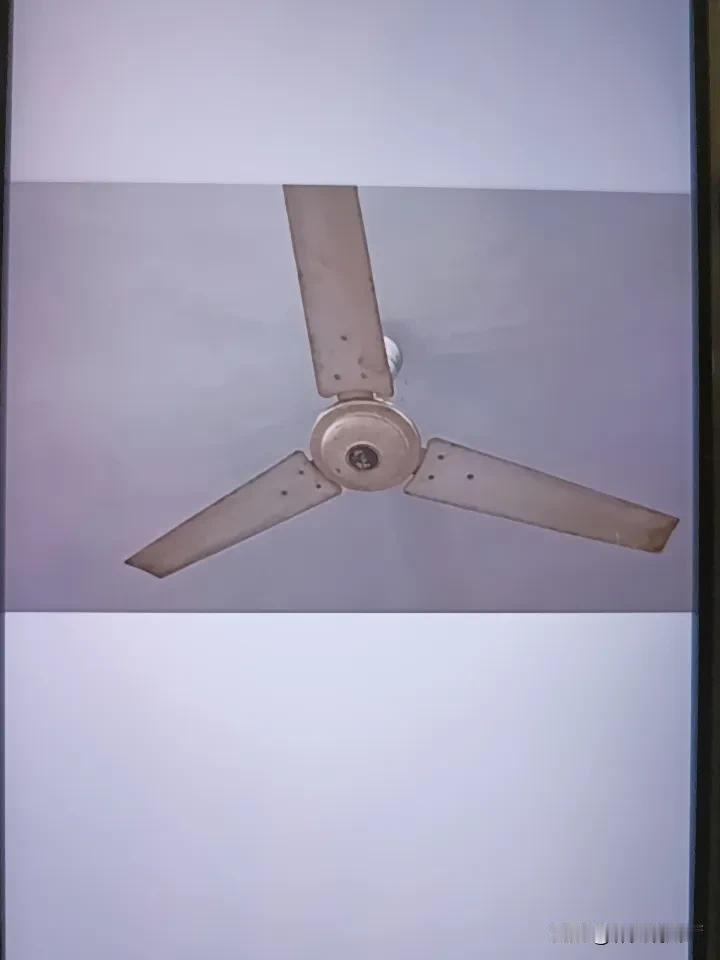 高温时你会很烦躁吗
过去没有空调，但有吊扇、手摇扇。我记得八几年，我们家安了一台