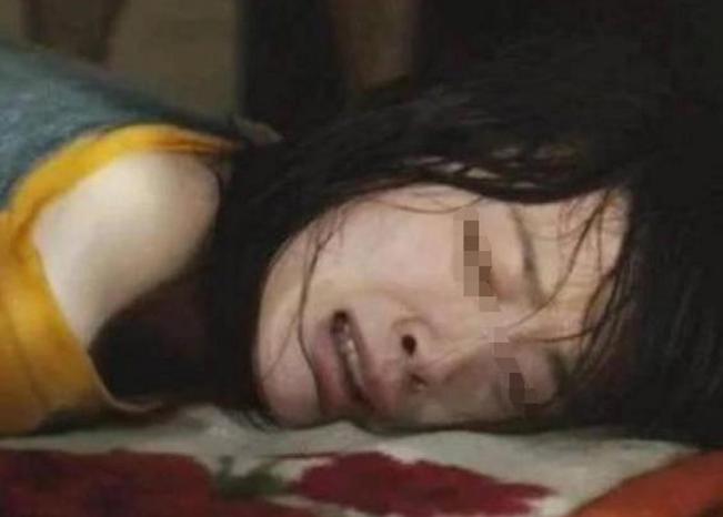 面对侵害会本能反抗、呼救、挣脱，而她唯一的奢望，仅仅是过程快点结束。“他们五个人