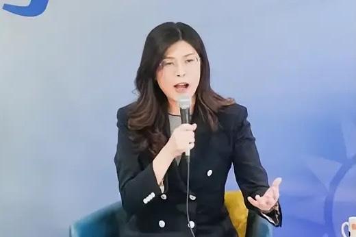 我们明知她对统一的心不诚，为什么还要拉拢她？
两个基本逻辑显而易见。
第一，敌人