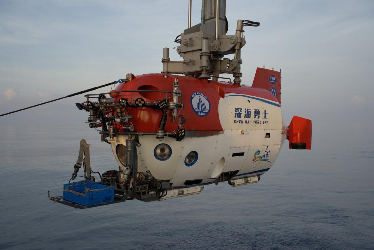 中科院表示，我国三艘载人深海潜水器——奋斗者号、深海勇士号和蛟龙号——迄今已完成