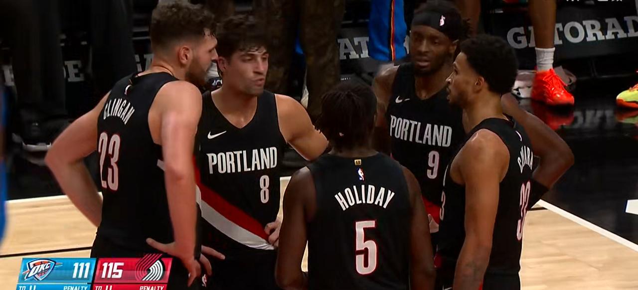 开拓者队真是一架强队的绞肉机，居然把本赛季5连胜的冠军雷霆队给拿下了。比分为12