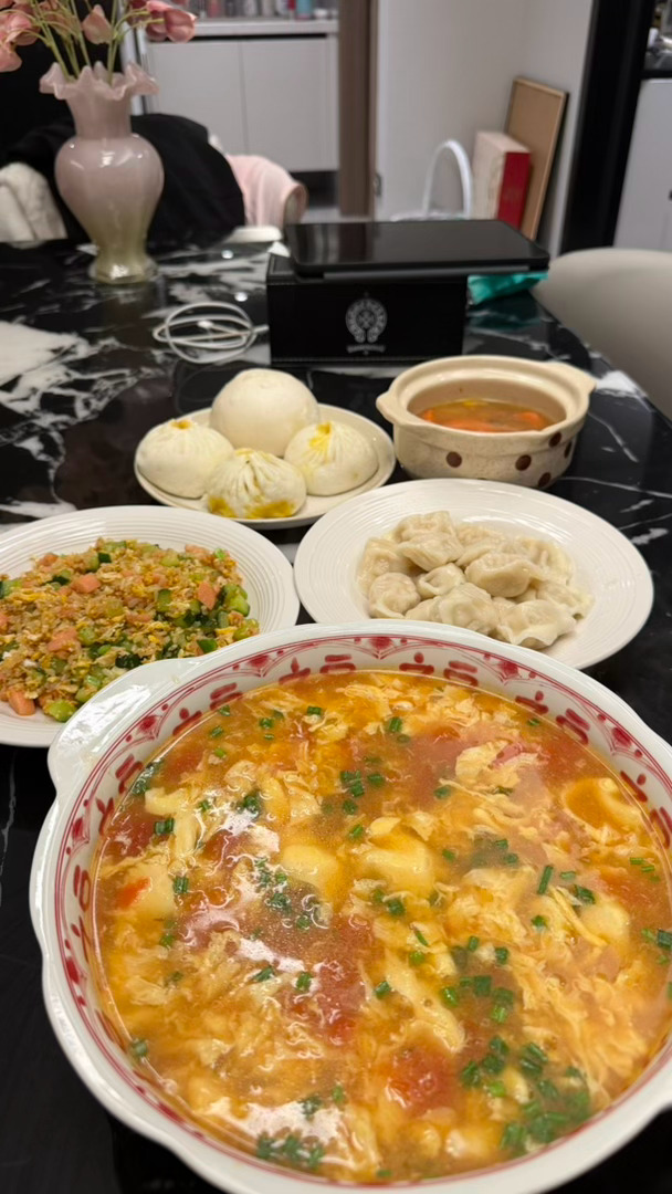 五点钟吃的早饭，晚上五点 ​​​