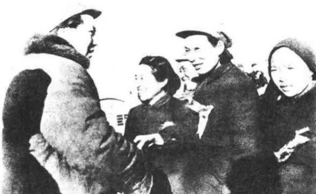 1949年毛主席接见妇女代表，见到一位后突然变脸：你竟然还活着？1949年3月，