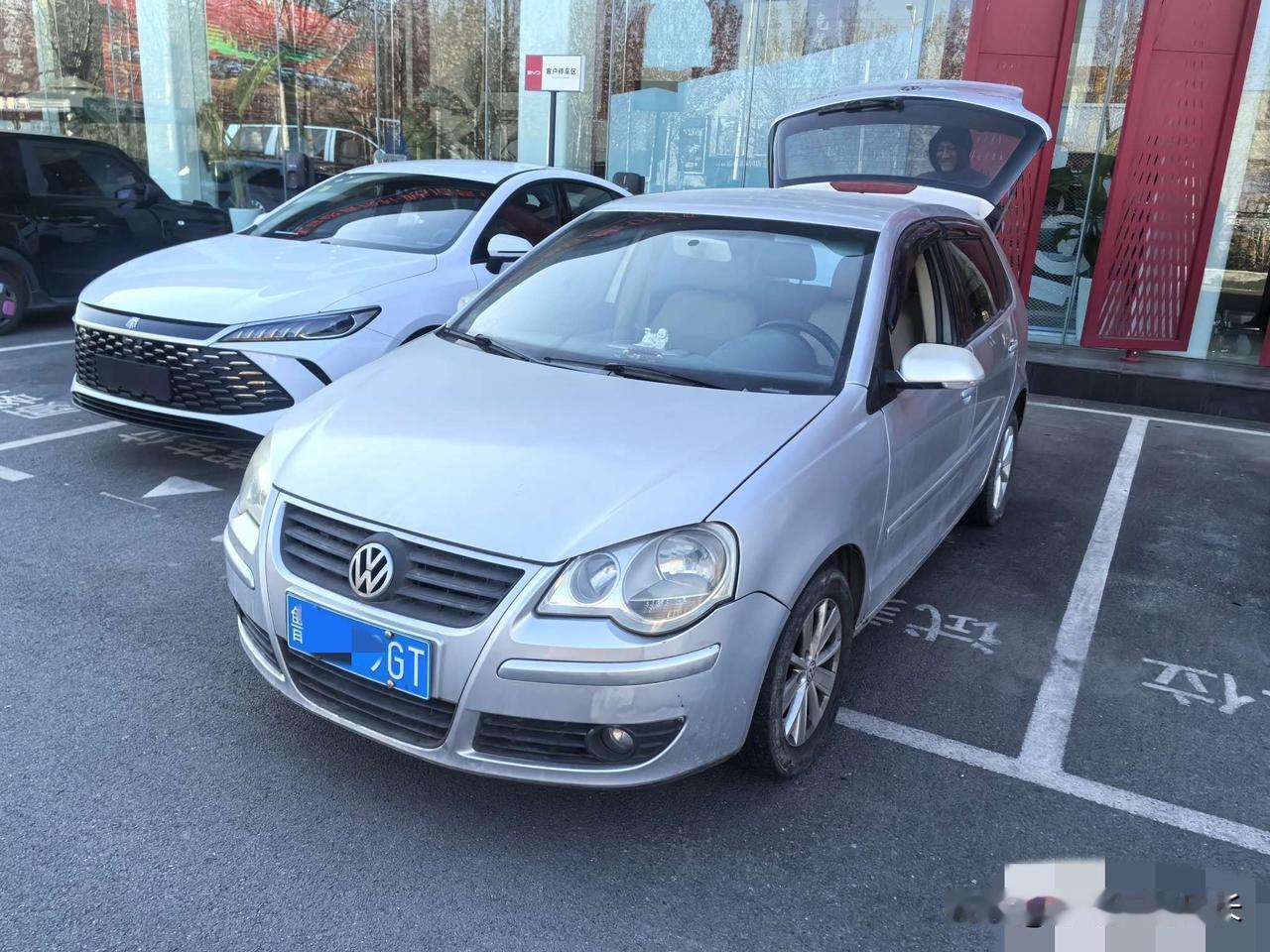 今天去4S店3500元收了一辆2008年的大众Polo报废车！
车主说：都劝我明