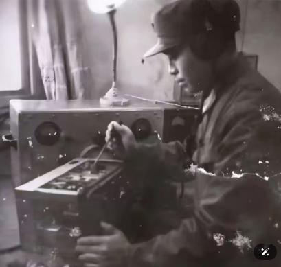 1949年，一名地下党被国民党判处死刑，眼看就要行刑，临行前他借口要上厕所。看守
