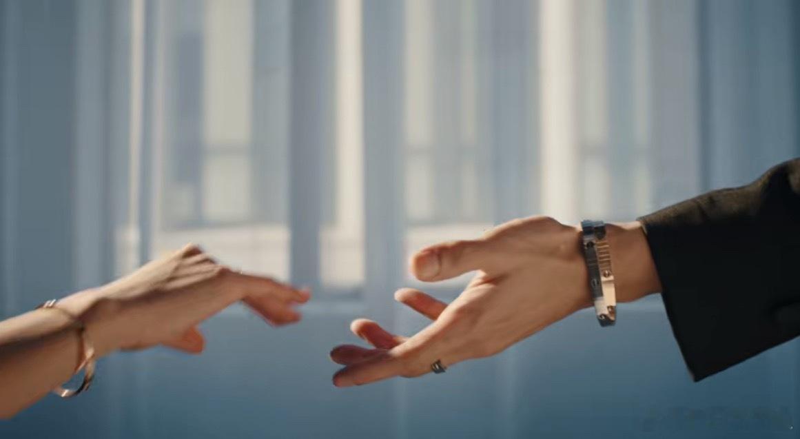 还好暂停的快 不然就牵上了 