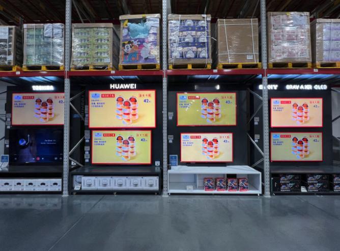 身边的人都会买，但电视这玩意不属于快消品，一般来说没坏的话不会换。加上手机平板的