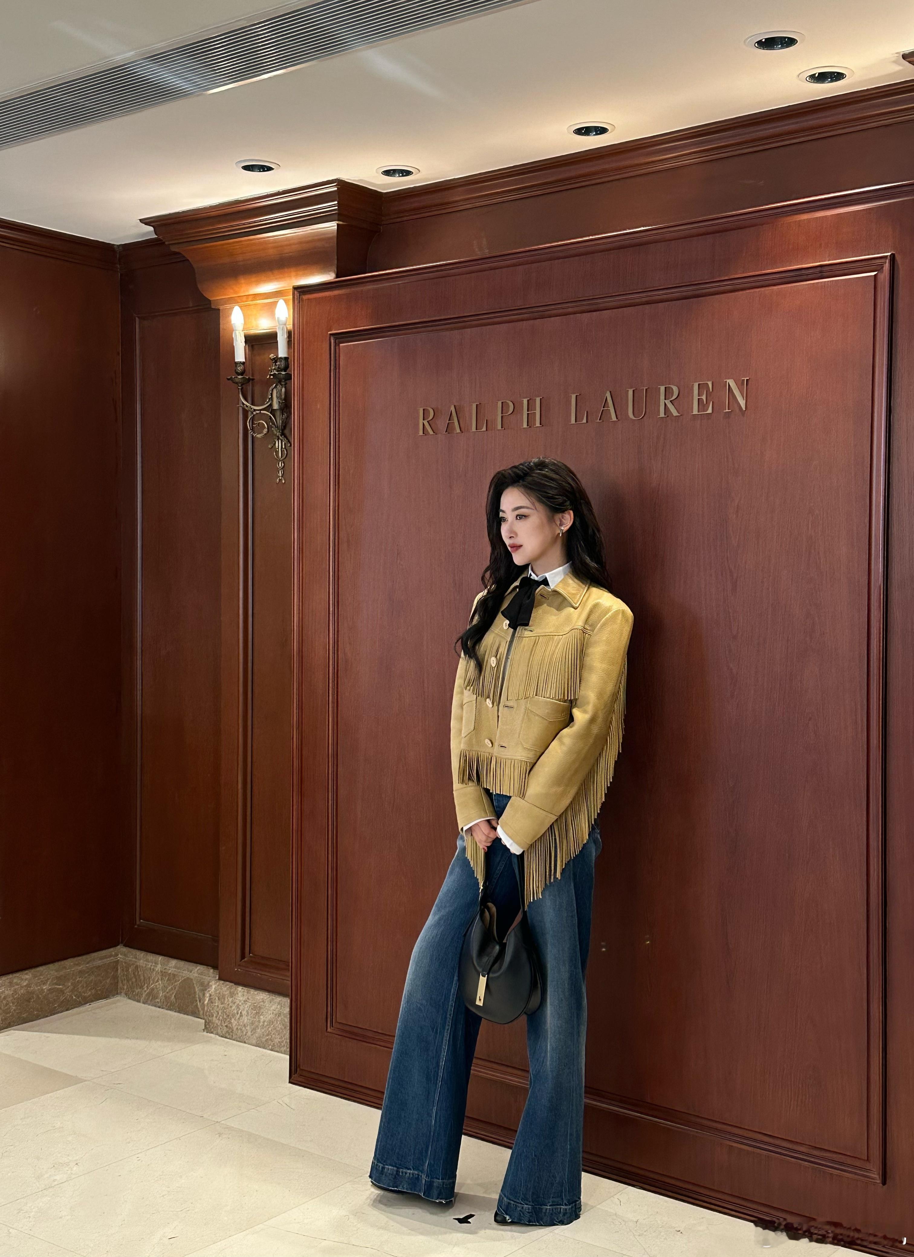 朱珠大女主的高配得感  朱珠的美，是一种独特的松弛感与高级感的完美结合。她不仅有