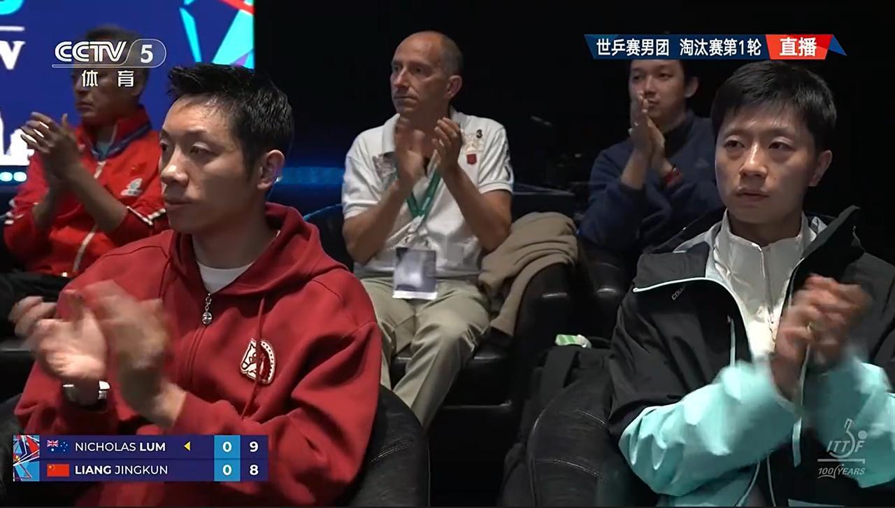 马龙、许昕来了，一脸凝重（图1）；主持人说袁励岑陪梁靖崑专门练习了发抢；现场也响