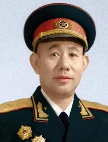 1951年，志愿军开会，彭德怀大喊了一声：“黄朝天，你给我站起来！”违反命令的黄