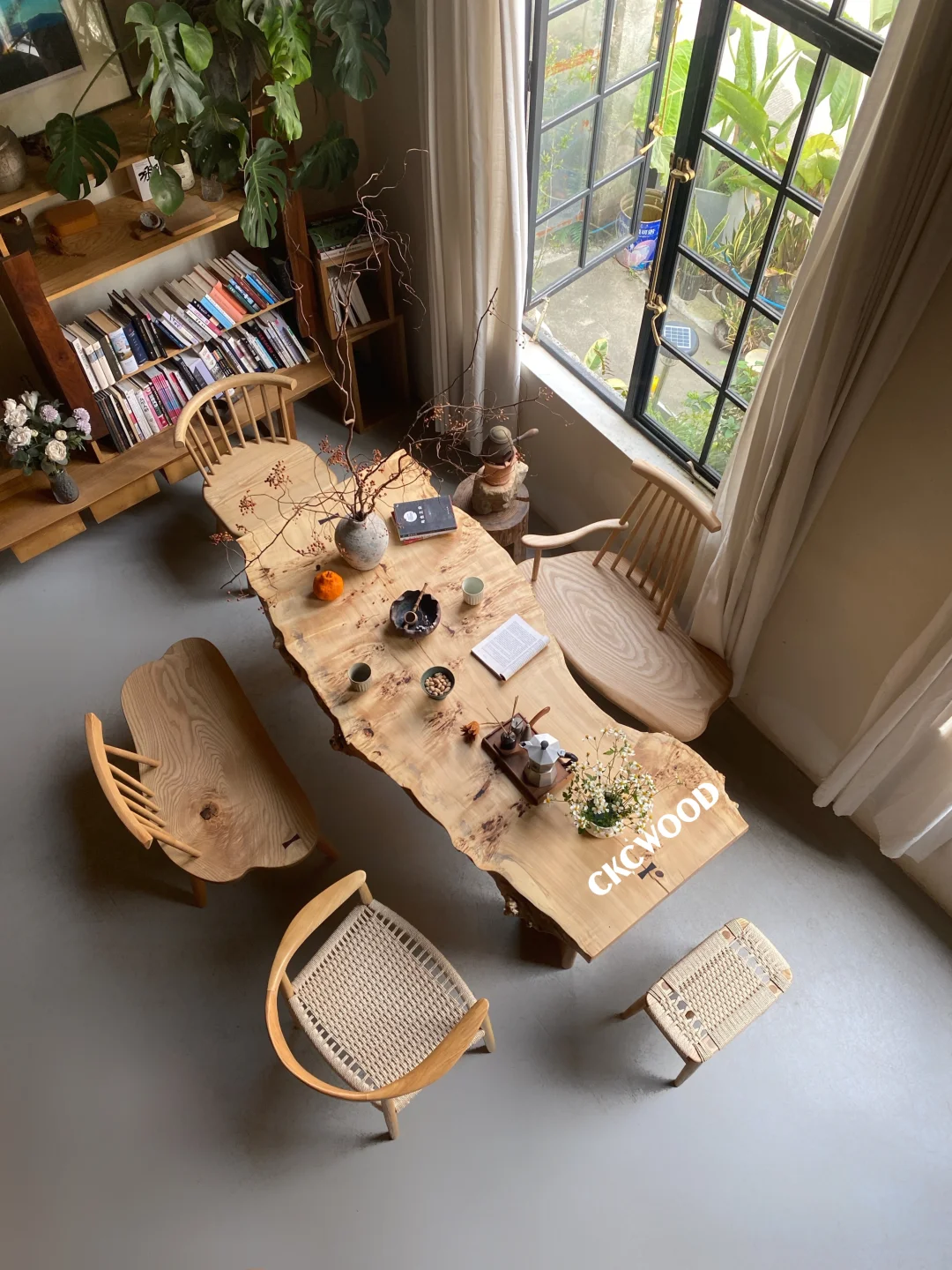 松弛感的家｜一张白杨树瘤奶油风茶室搬回家