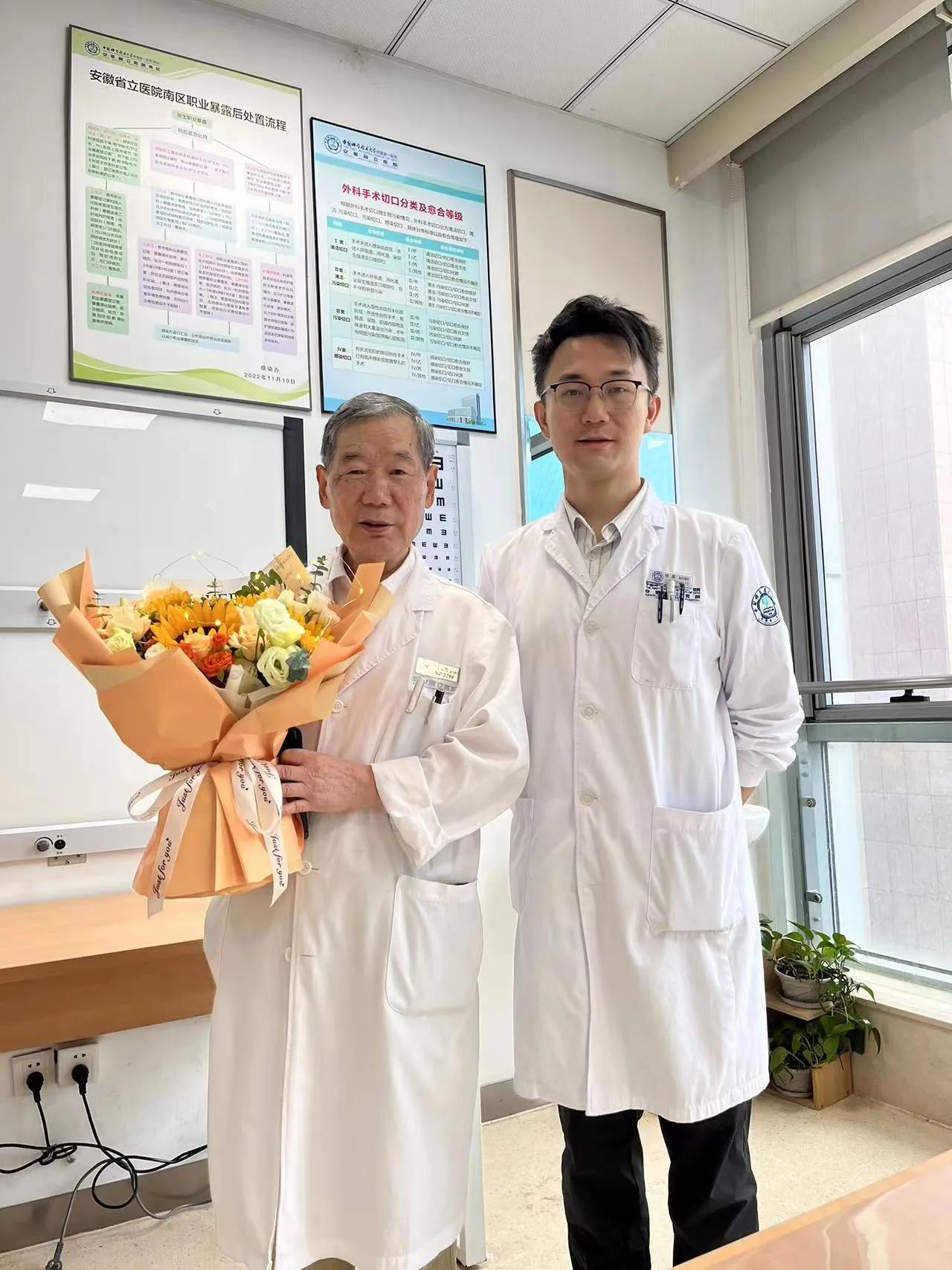 又是一年医师节！
特别感谢前辈老师的传承，护士战友的关爱，同事们的相互支持，更祝