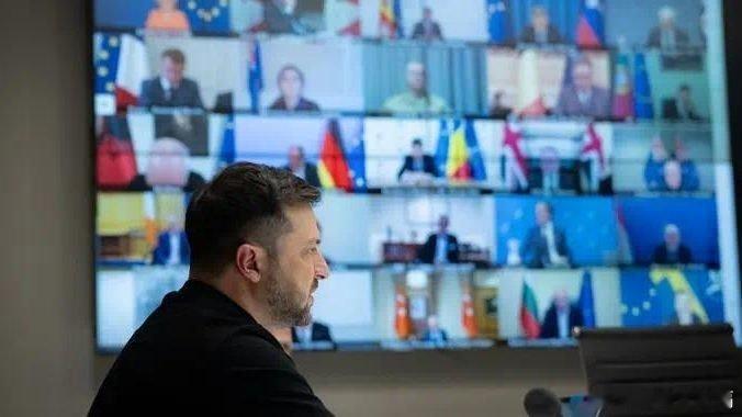 凤凰新闻【轮到俄愿意妥协，乌克兰却不买账了，泽连斯基成功抱到新大腿】据《环球时报