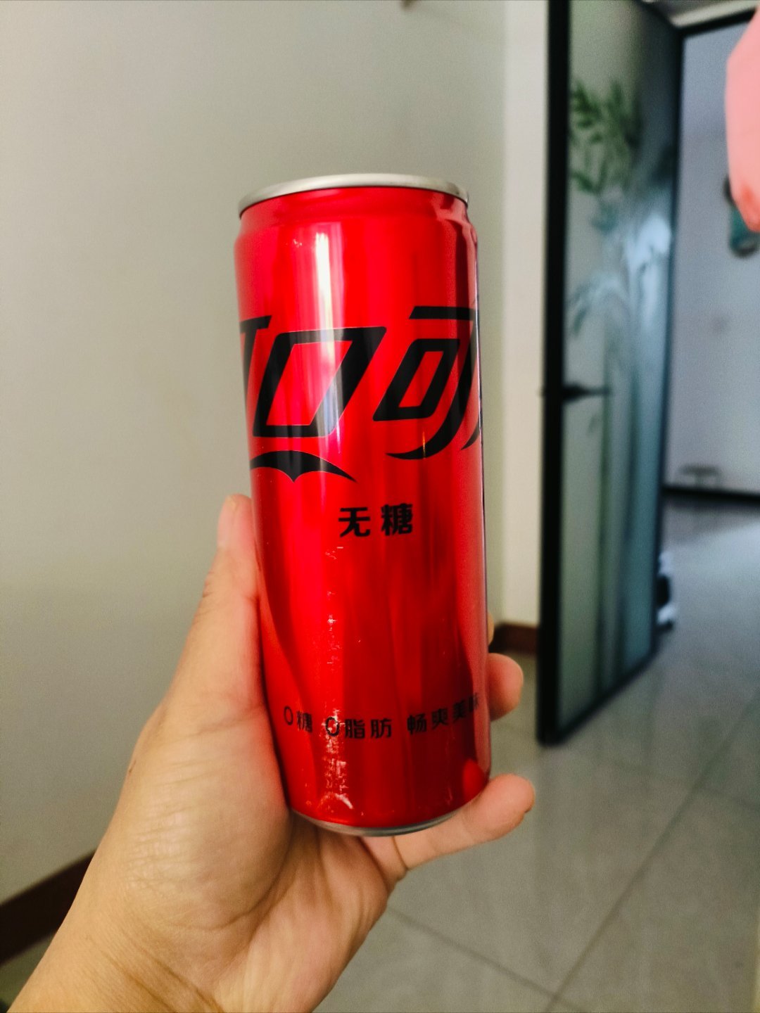 开喝吧！虽然我不能喝凉的，但我还是想和老大一起干杯！来吧！刘宇宁，一起干杯🍻?