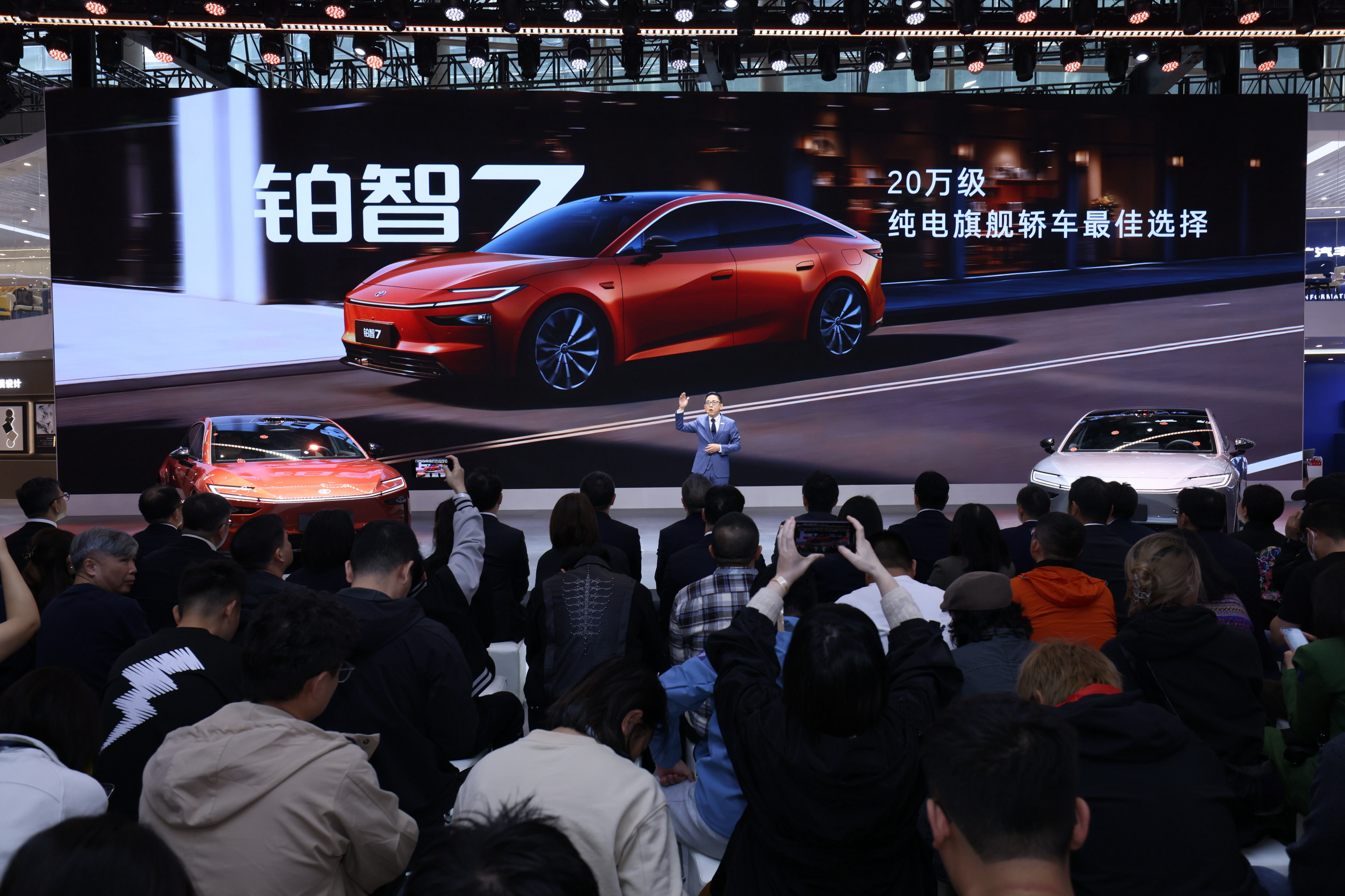 广州车展被铂智 7 圈粉到走不动道！谁能想到丰田居然把豪华能玩到这种程度。“不以