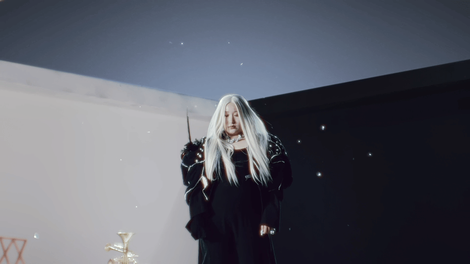 锤娜丽莎内娱有自己的阿黛尔 谁说喜剧演员不能唱歌？锤娜丽莎用新歌甩了一巴掌。不是