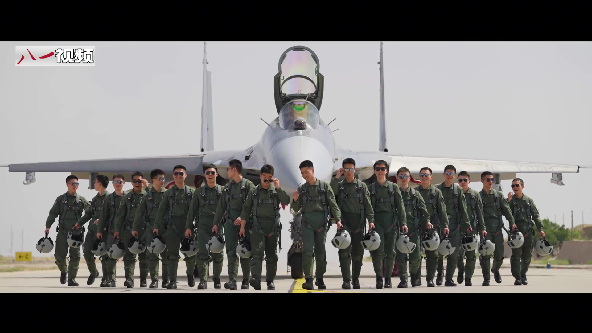 西空“贺兰雄狮”灰头歼-11B真好看图六，重温经典黄色狮头彩绘的苏-27SK /
