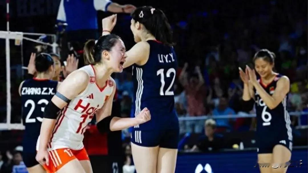 2025年女排世锦赛小组赛迎来关键一战！8月25日晚，泰国清迈赛场，中国女排以3
