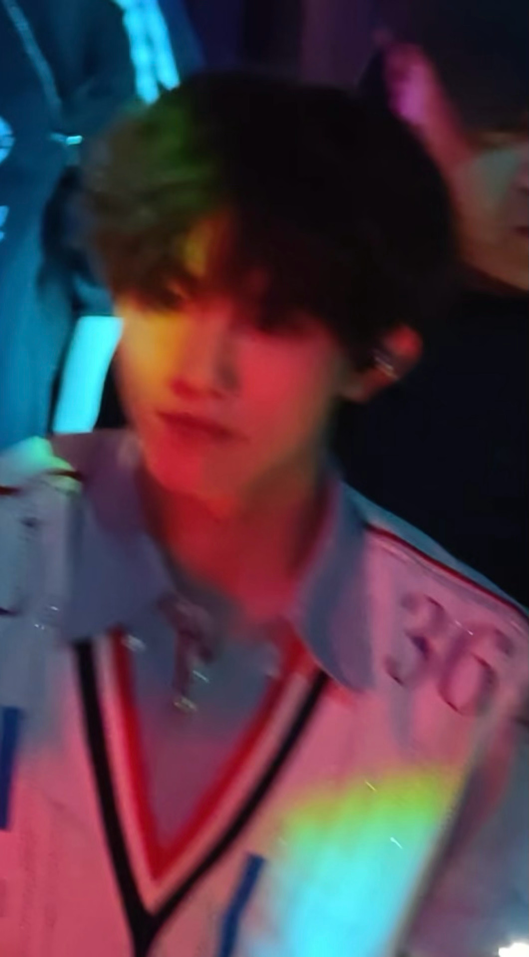 我靠苏新皓退场这一帧帅成啥样了！！还在比小树杈苏新皓退场这一帧苏新皓退场还在比小