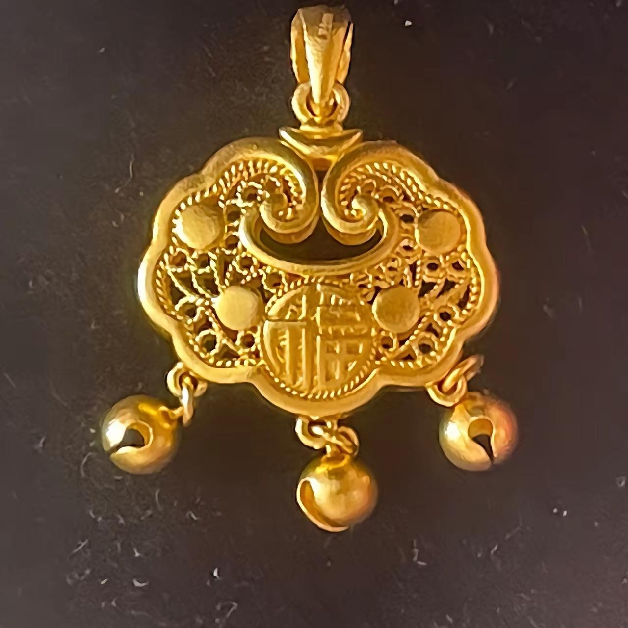 黄金最近被称为“𤠣市”，意思是上窜下跳。果然，从今天的走势来看，完全是名副其实