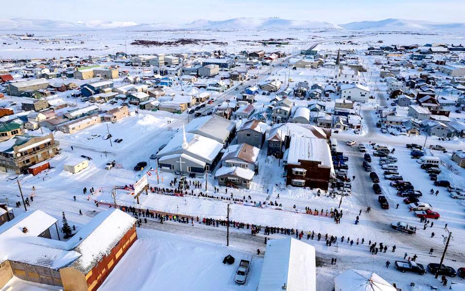 天空中又传噩耗！美国航空业这是怎么了？2月6日，一架小型客机在冰天雪地的阿拉斯加