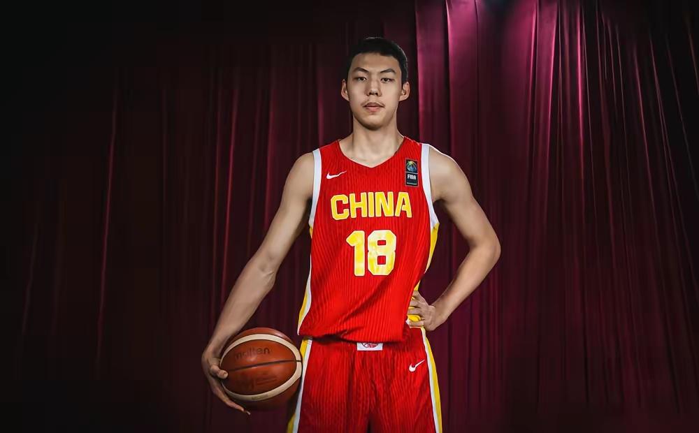 姚嘉泽怎么说你好呢？
昨晚中国男篮∪17输了给立陶宛68：78，只输十分不算多，