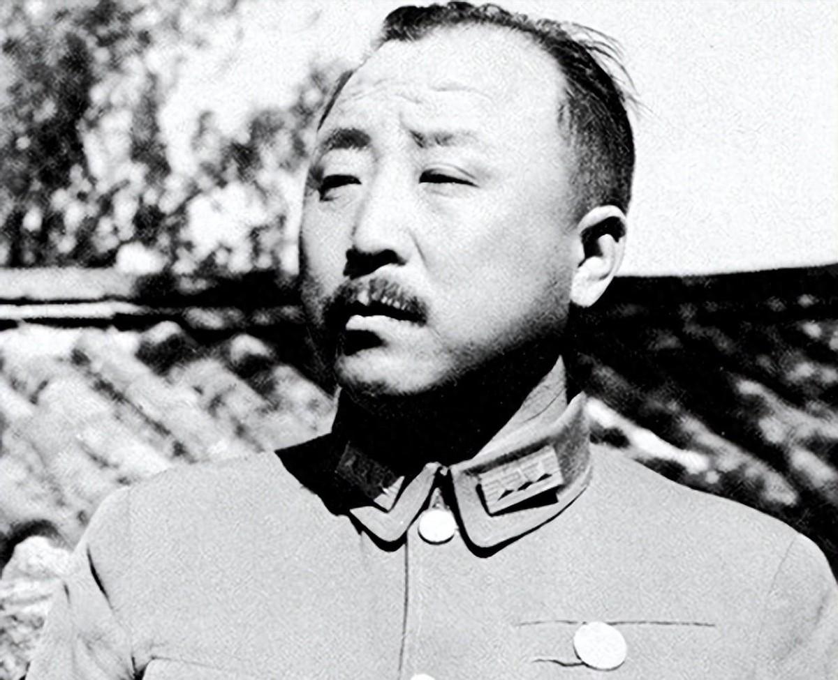 1960年卫立煌病逝前夕，朱德亲自前往病床探望，久久静坐却始终没有说一句话，这背