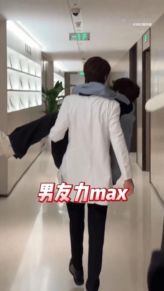 不理解他的手为啥这么主动😢 