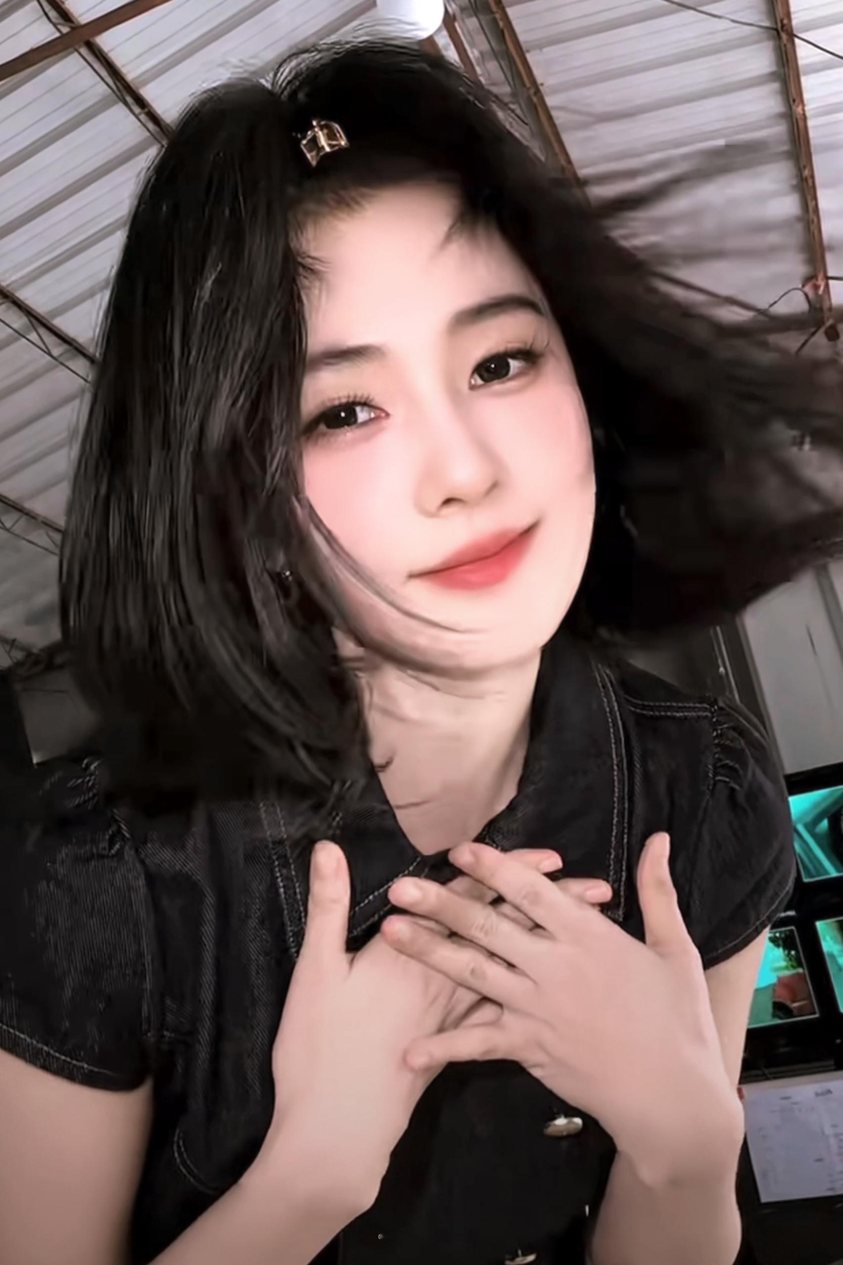 白鹿 🥀白鹿 🥀白鹿王韵娜 🥀宝宝好萌好可爱萌妹来的“月落星河，日出滚烫，