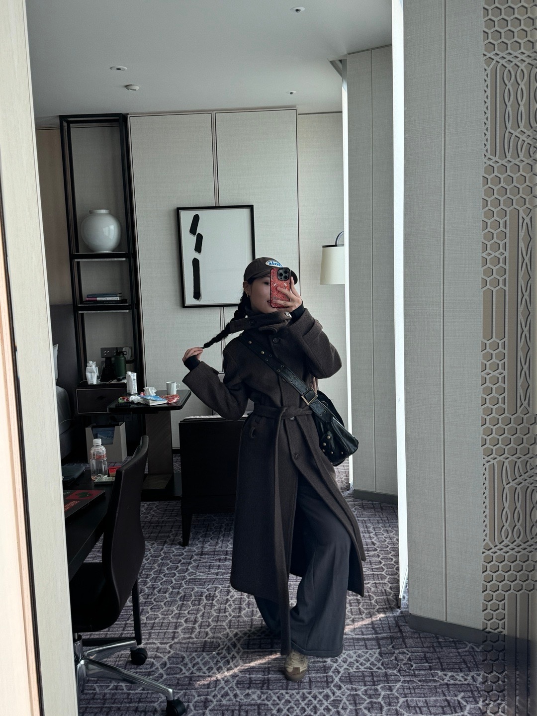 到首尔的那天天气冷得像冰箱，整个冬天都没有穿秋裤的我破天荒地自动套上了秋裤。走到