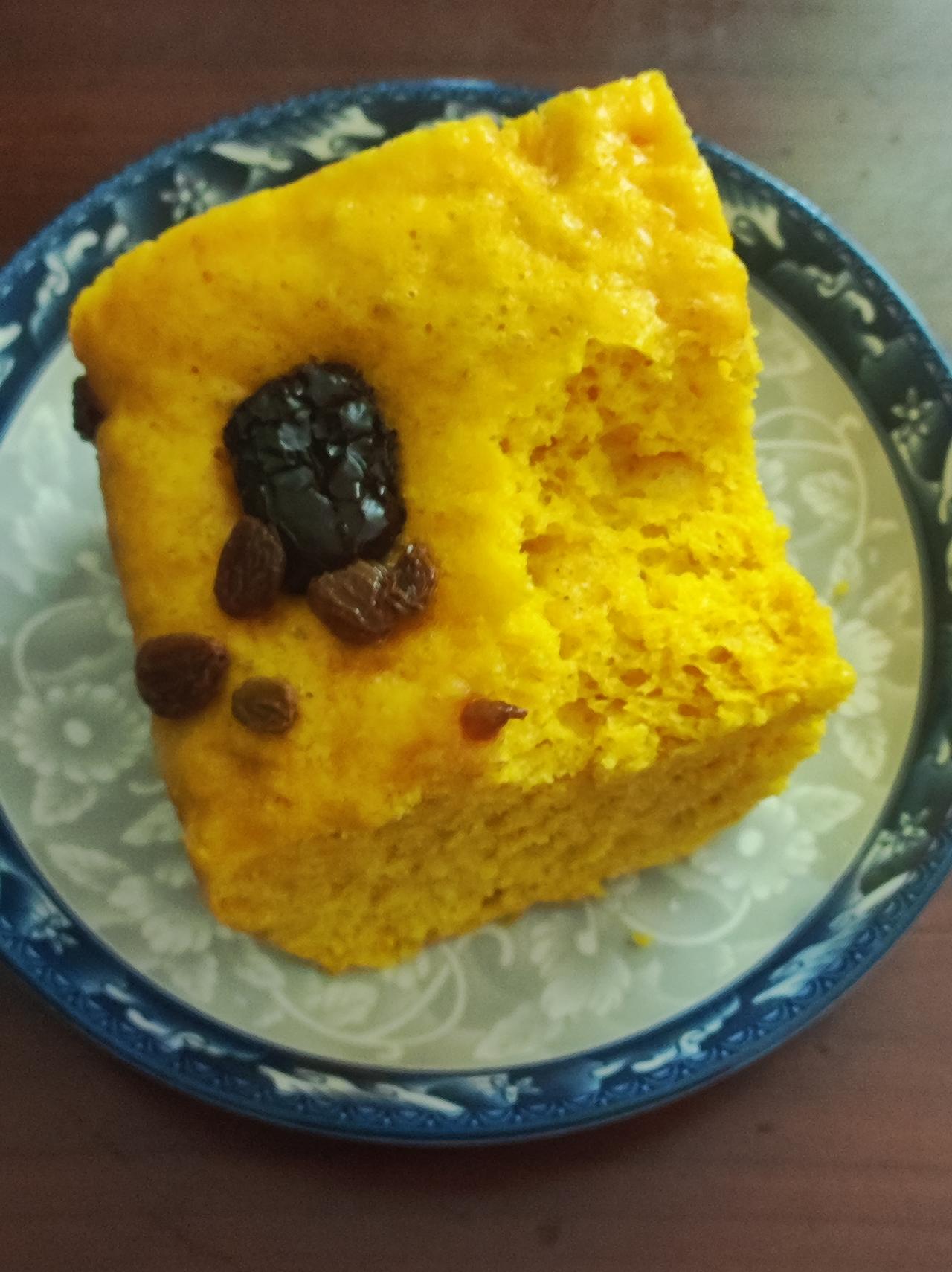 虚糕

天太热，都不知道吃什么了。路过机关食堂，进去看看，第一眼就看见了虚糕。很