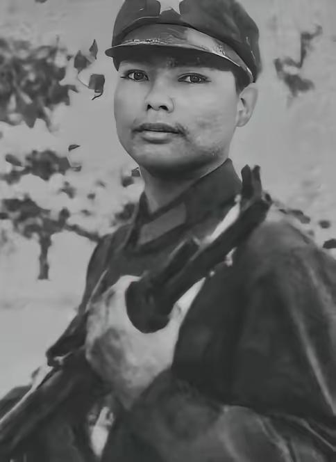1979年的那场战斗里，19岁的傣族小战士岩龙，在攻打78号高地时突然“不见了踪