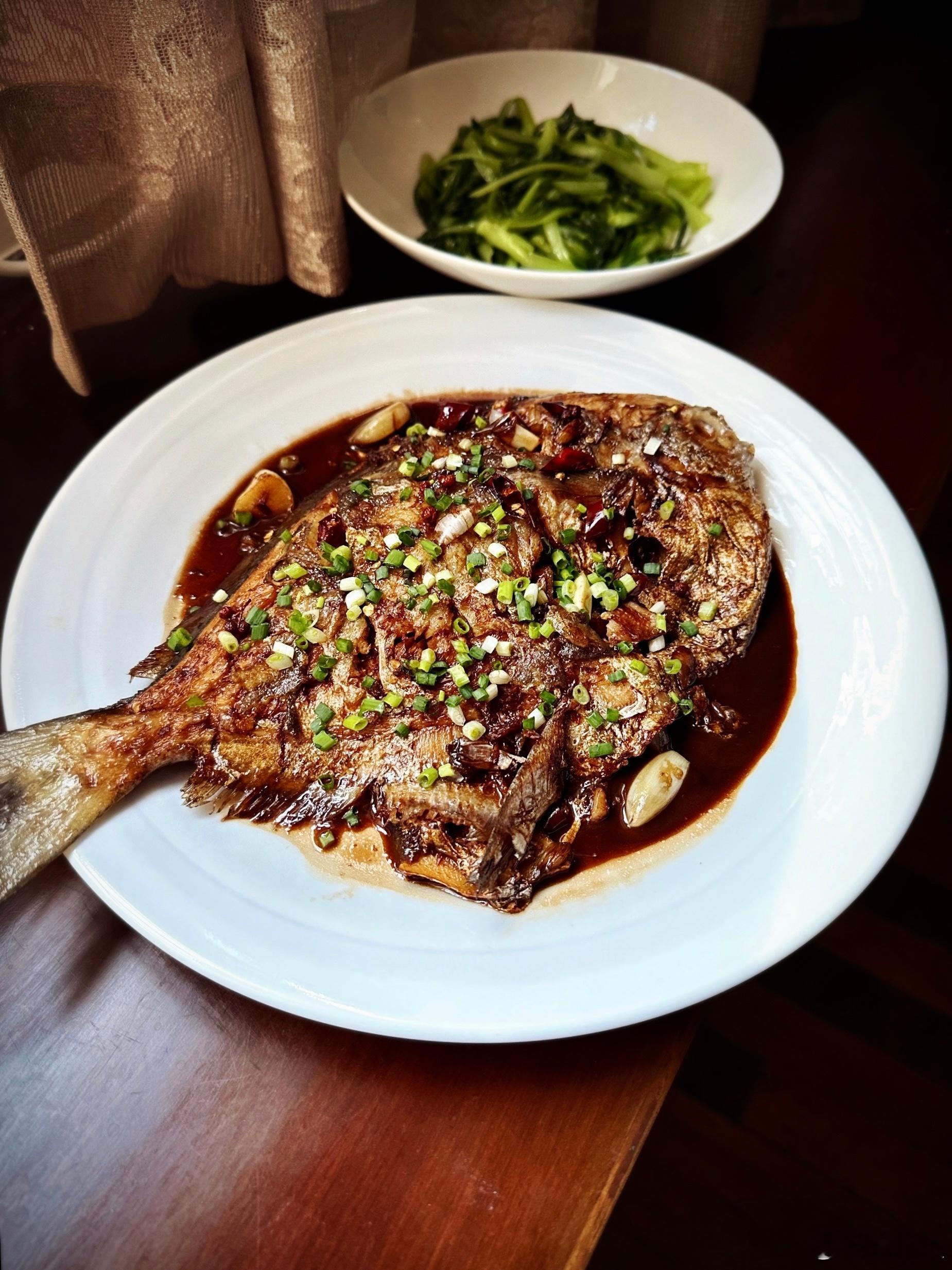 好久没有好好做饭，今日虽高温，太阳落山后风中仍能觉出一丝凉爽之意。也出汗，却并感