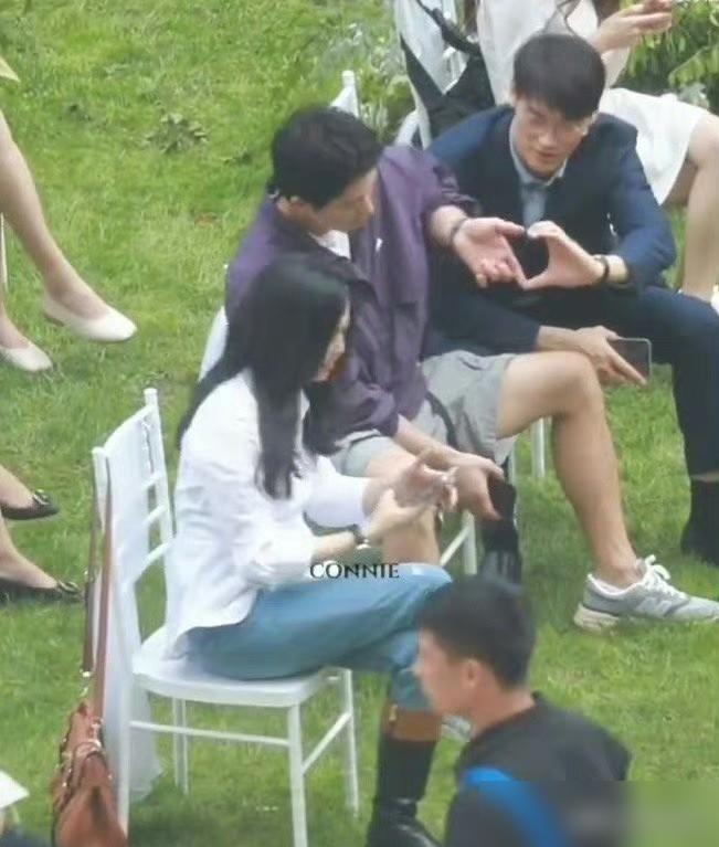 有人正要把姚晨拽进一场精心编织的桃色陷阱。刚离婚不到24小时，插足、夺爱、逼迫分