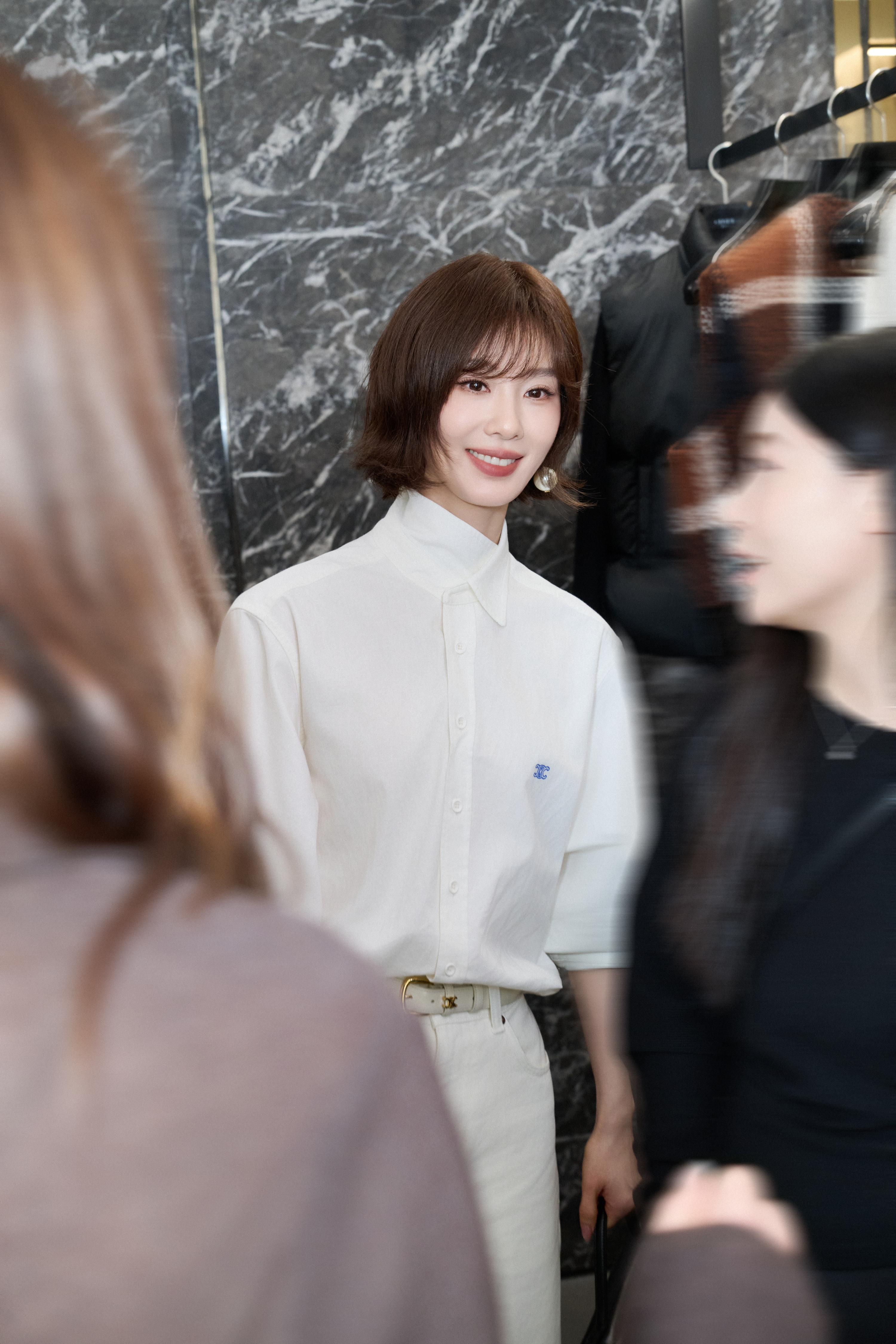 刘诗诗[超话] 踏风而至，把质感展露眼前，与纯粹形态在此刻重叠交汇。 ​​​