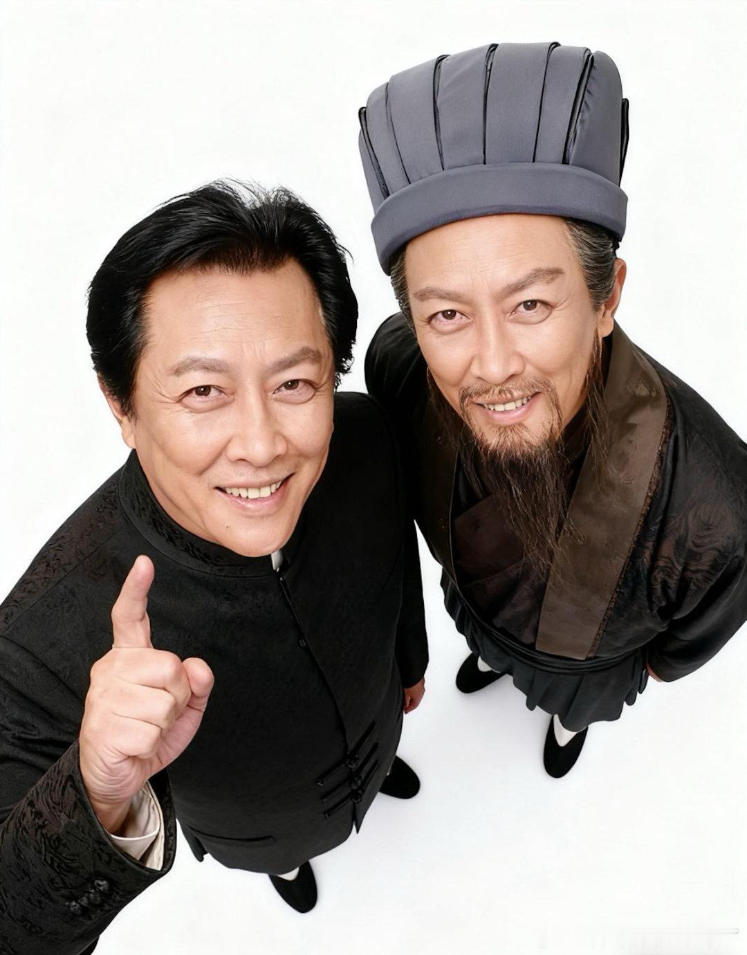 唐国强现身武侯祠 豆包之前的热度多亮眼，现在却被唐老师慢慢追上了，好想看这两位来