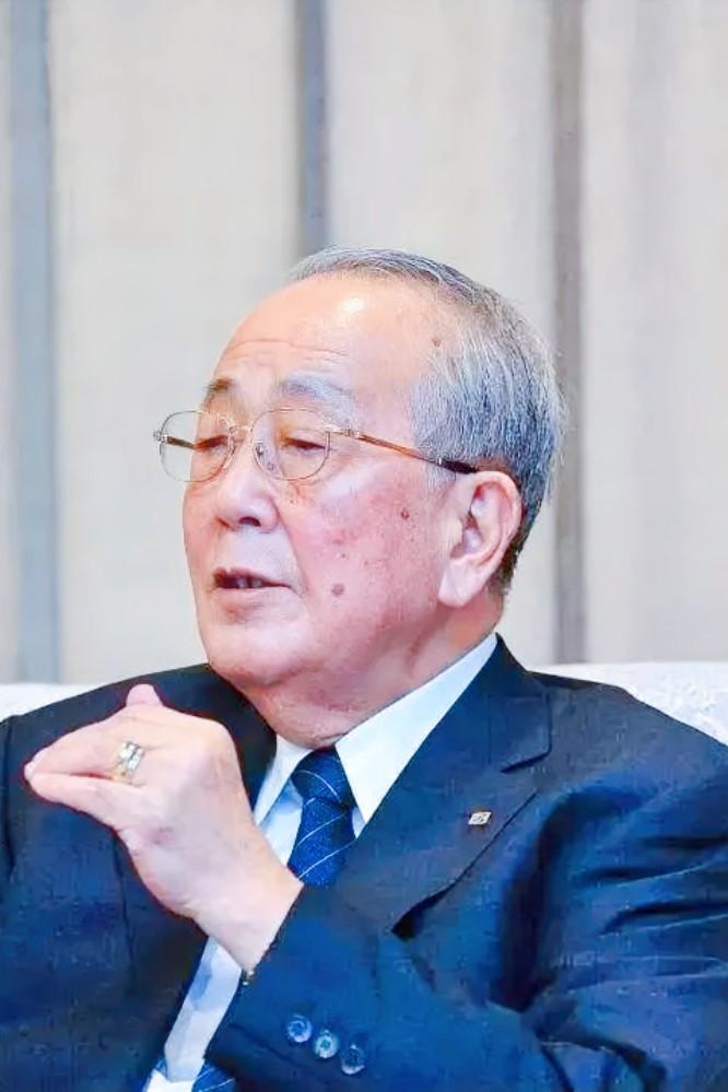 稻盛和夫曾言：

“世间有女，其行如风，买单之际，慷慨大方，不贪小利，亦不倚人。