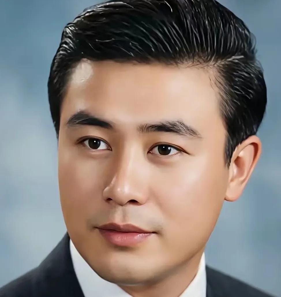 影视演员关山和新闻联播主持人张宏民长得太像，几乎分辨不出，这事儿真让人意外。张宏