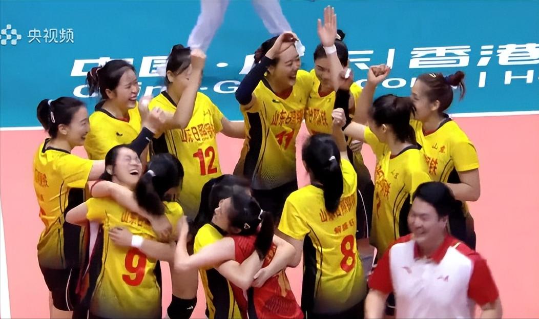 江苏队3-0速胜福建队，结果在人们的意料之中。而山东队直落三局击败了夺冠热门的上