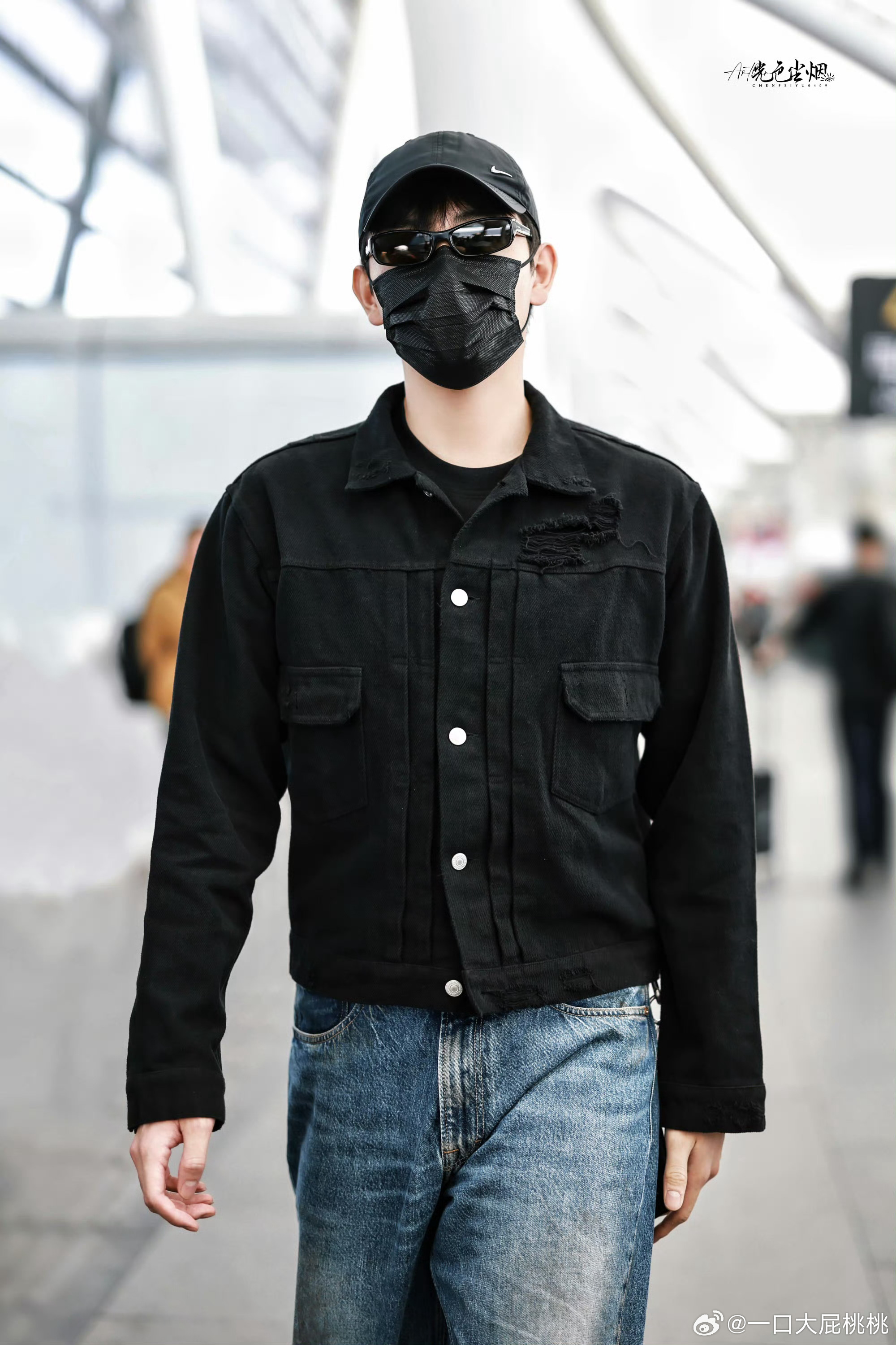 陈飞宇出发厦门进组告白✈️Far from what夹克，感觉瘦了不少 ​​​