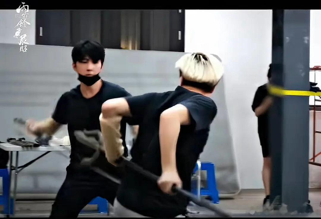 杨洋再度和武术指导打起来了 