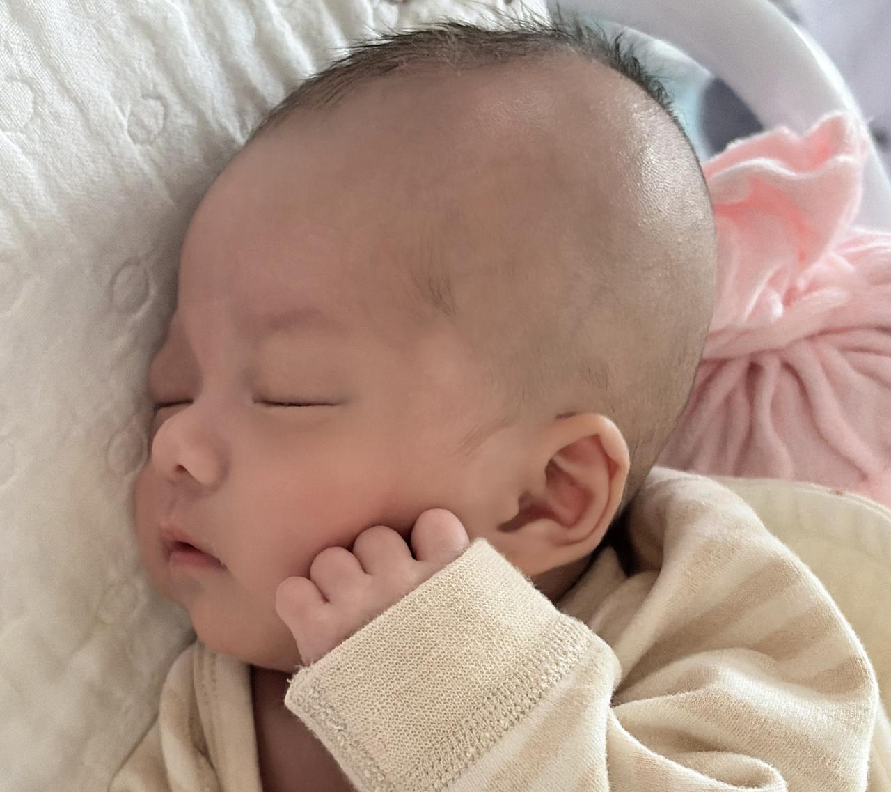 初九的时候，去郑州儿童医院接来的小二宝，奶奶让叫他“二猫”说好养活。
大猫和二猫